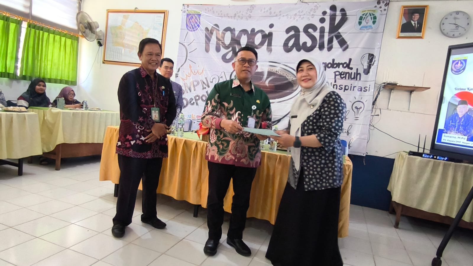 Cucu Latifah Resmi Pimpin SMPN 21 Depok, Kadisdik : Semoga Kedepan Tidak ada Lagi PlT sertijab kepala SMPN 21 Depok 2