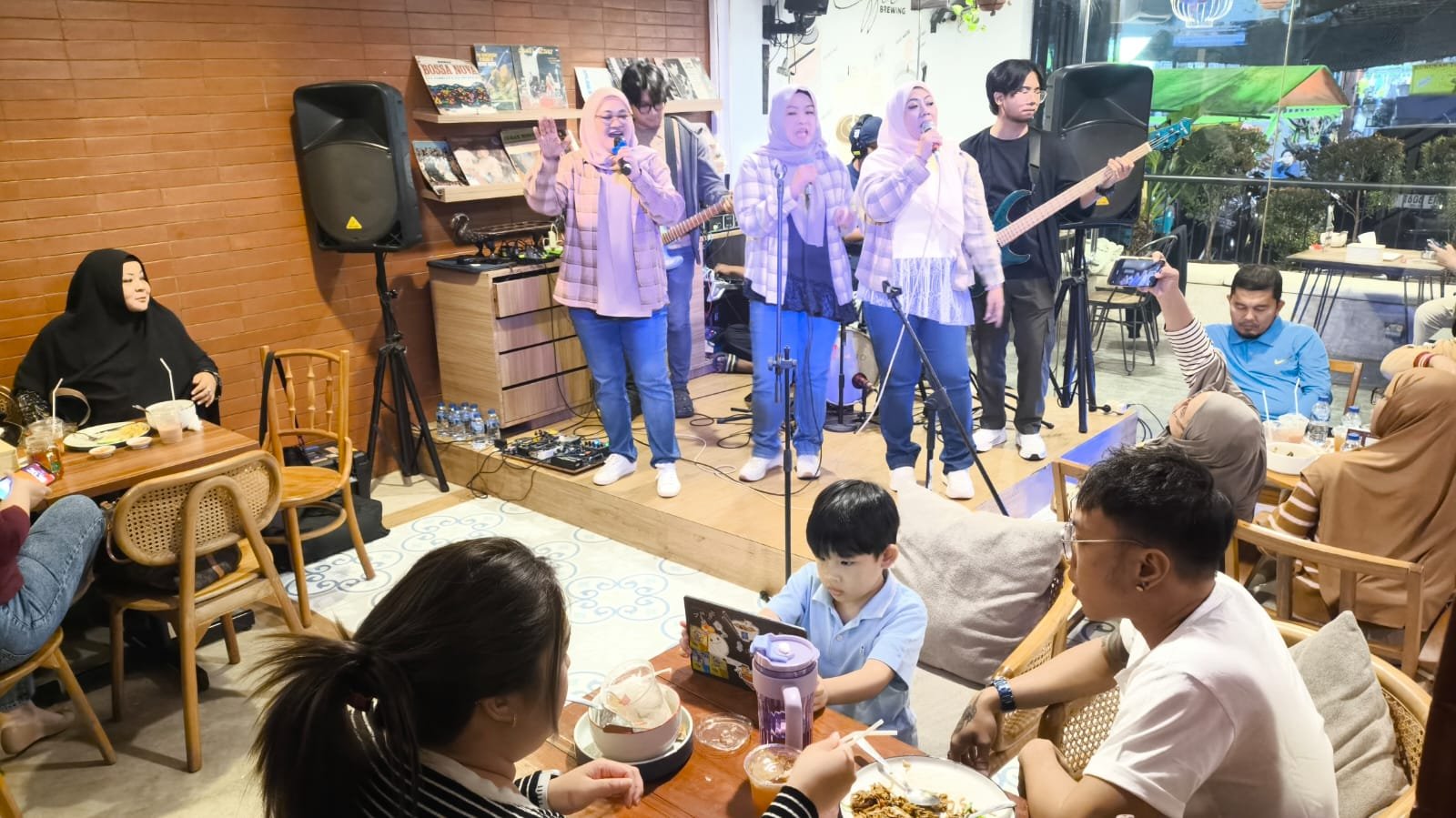Dosthree: “Janji Temu” Jadi Single Lagu Pertama, Meluncur di Platform Musik Dosthree rilis single terbaru 4.