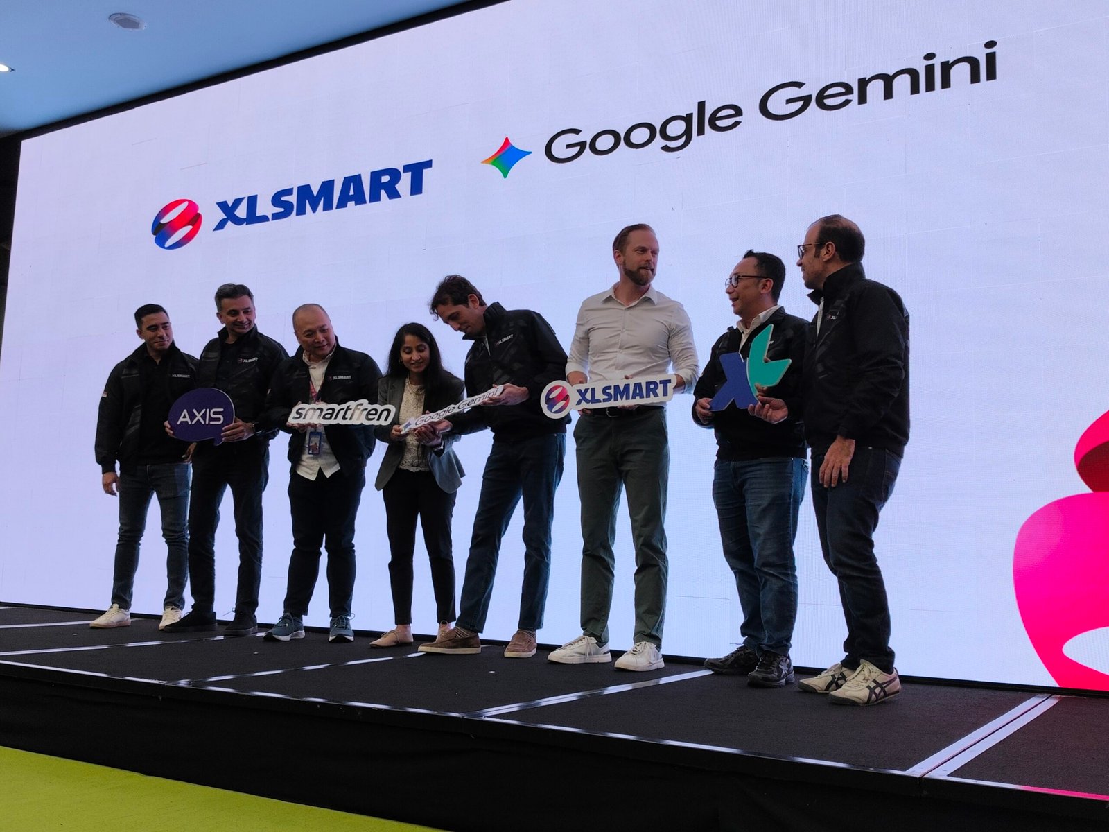 XLSMART Gandeng Google, Pelanggan XL, AXIS, dan SMARTFREN Dapat Akses Google Gemini Plus Gratis Selama Enam Bulan