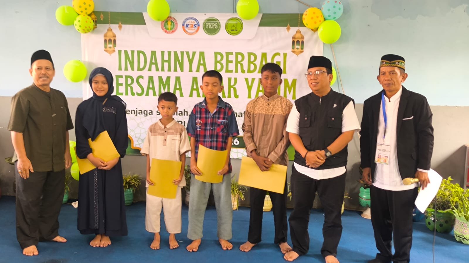 Santuni 130 Anak Yatim, Bukti Nyata Sinergi Penjaga Sekolah di Sukmajaya Santunan anak yatim dari penjaga sekolah 2