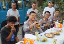 Sentuhan Humanis Kapolres Metro Depok: Rangkul Sopir Angkot Jaga Keselamatan Jalanan