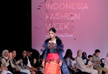 Siswi SMP Asal Depok Aqueensa Kinara Pukau Panggung Indonesia Fashion Week 2026