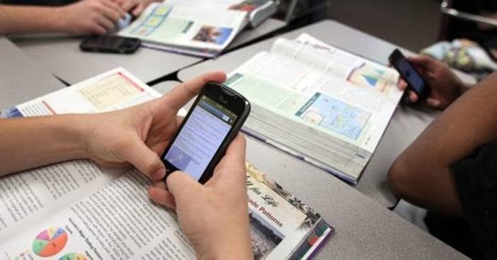 Pembatasan Gawai di Sekolah Resmi Berlaku, Cek Disini Isi Kebijakan dari Kemendikdasmen kebijakan handphone di sekolah