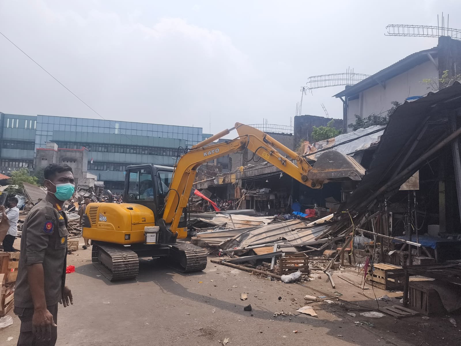 350 Kios Sekitaran Pasar Cisalak Depok Ditertibkan