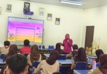 Hj. Yuni Indriany Edukasi Internet Sehat di SMPN 9 Depok