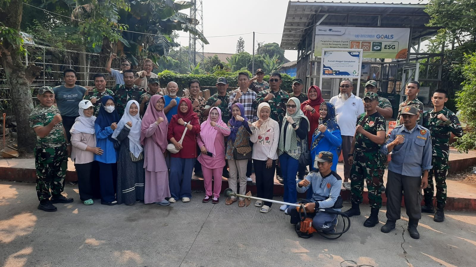 Koramil Pancoran Mas dan Warga Depok Jaya Korve Menyambut Lomba Kampung Pancasila