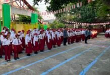 SDN Baktijaya 5 Balikkan Peran dalam Upacara HUT ke-81 RI, Ini Pesan Kepala Sekolah SDN Baktijaya 5 upacara bendera 2