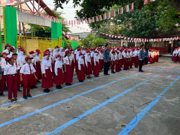 SDN Baktijaya 5 upacara bendera 2