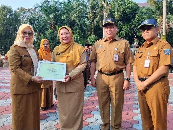 SDN Mekarjaya 12 raih adiwiyata 3