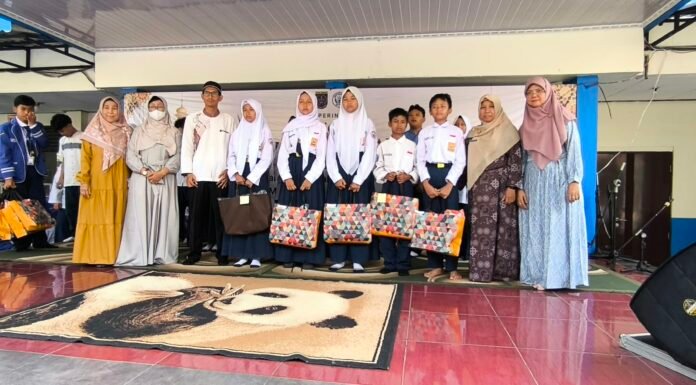 SMPN 12 Depok Isi Peringatan Maulid Nabi dengan Berbagi untuk 148 Yatim dan Duafa SMPN 12 Depok beragi di maulid Nabi 2