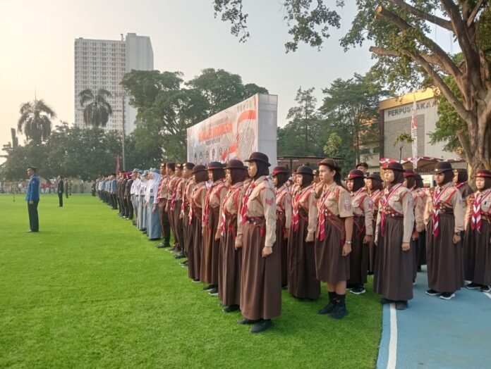 SMPN 13 Depok upacara di DOS 3