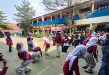 Merah Putih SMPN 16 Depok Hadirkan Karnaval dan Yel-Yel dalam Semarak HUT ke-81 RI SMPN 16 Depok adakan lomba kemerdekaan 3