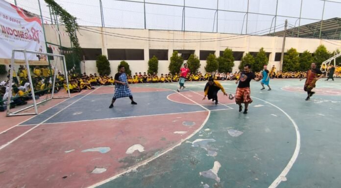 Serunya SMPN 30 Depok Rayakan Kemerdekaan Indonesia, Gelar Estafet Sarung Hingga Voli Big SMPN 30 Depok adakan lomba kemerdekaan 2