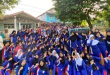 Kolaborasi SMPN 34 Depok dan Kelurahan Pondok Cina Wujudkan Lingkungan Bersih SMPN 34 Depok mengadakan jumsih besama kelurahan 5