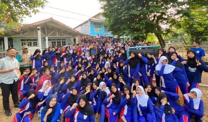 SMPN 34 Depok mengadakan jumsih besama kelurahan 5