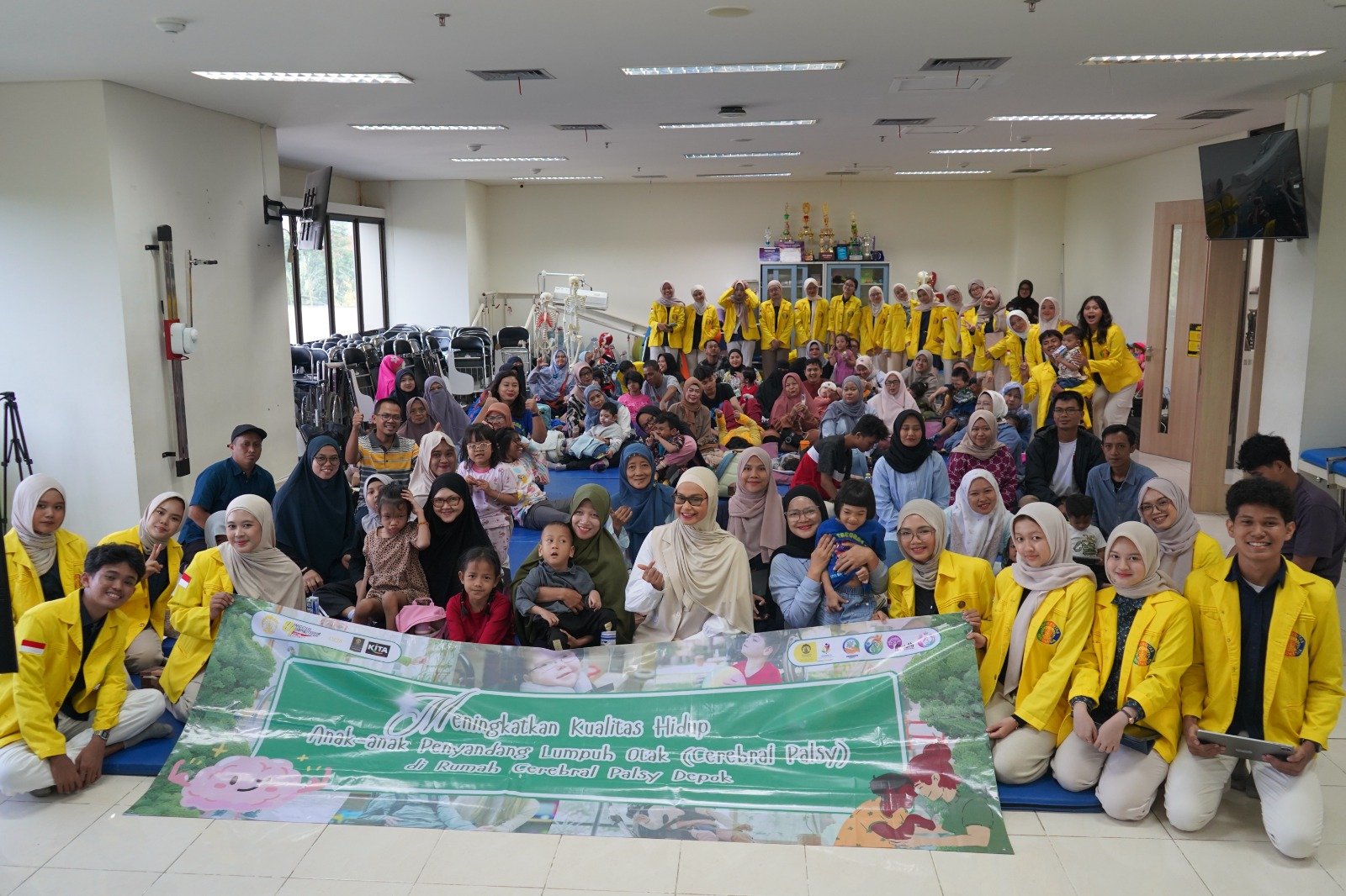 Sekolah Vokasi UI Latih Orang Tua Dampingi Anak Cerebral Palsy di Rumah