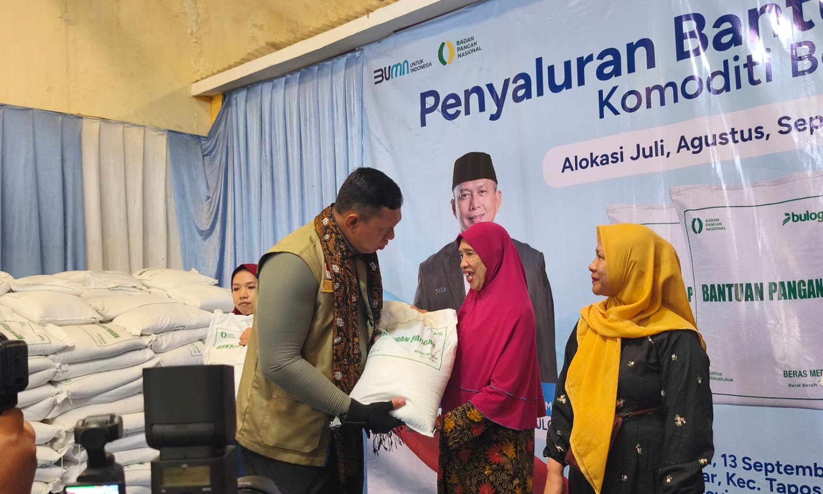 BULOG Tancap Gas Salurkan Bantuan Beras ke 102 Ribu Warga Depok