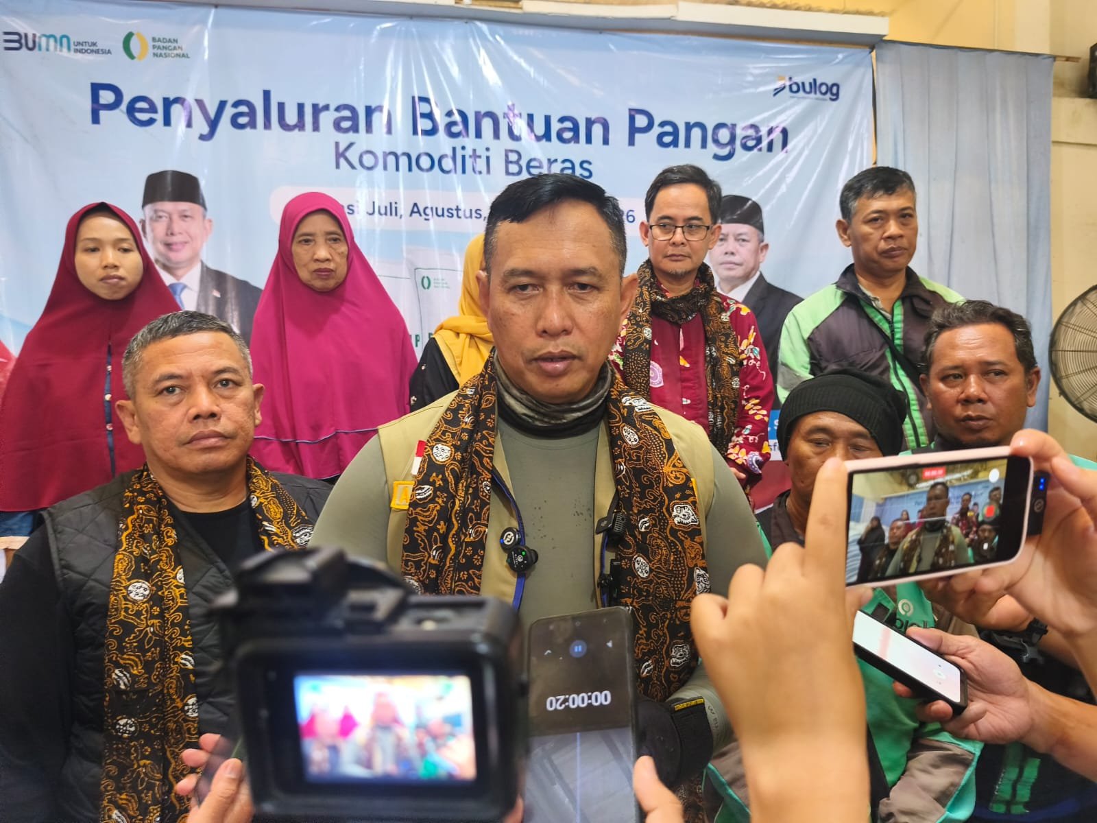 Sasar Ojol Hingga Peternak, BULOG Salurkan Beras Rapel dan Jagung Murah