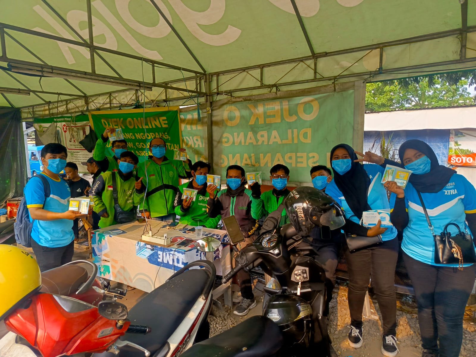 Pasca Erupsi Krakatau, Kalbe Bagikan Seribu Masker di Depok