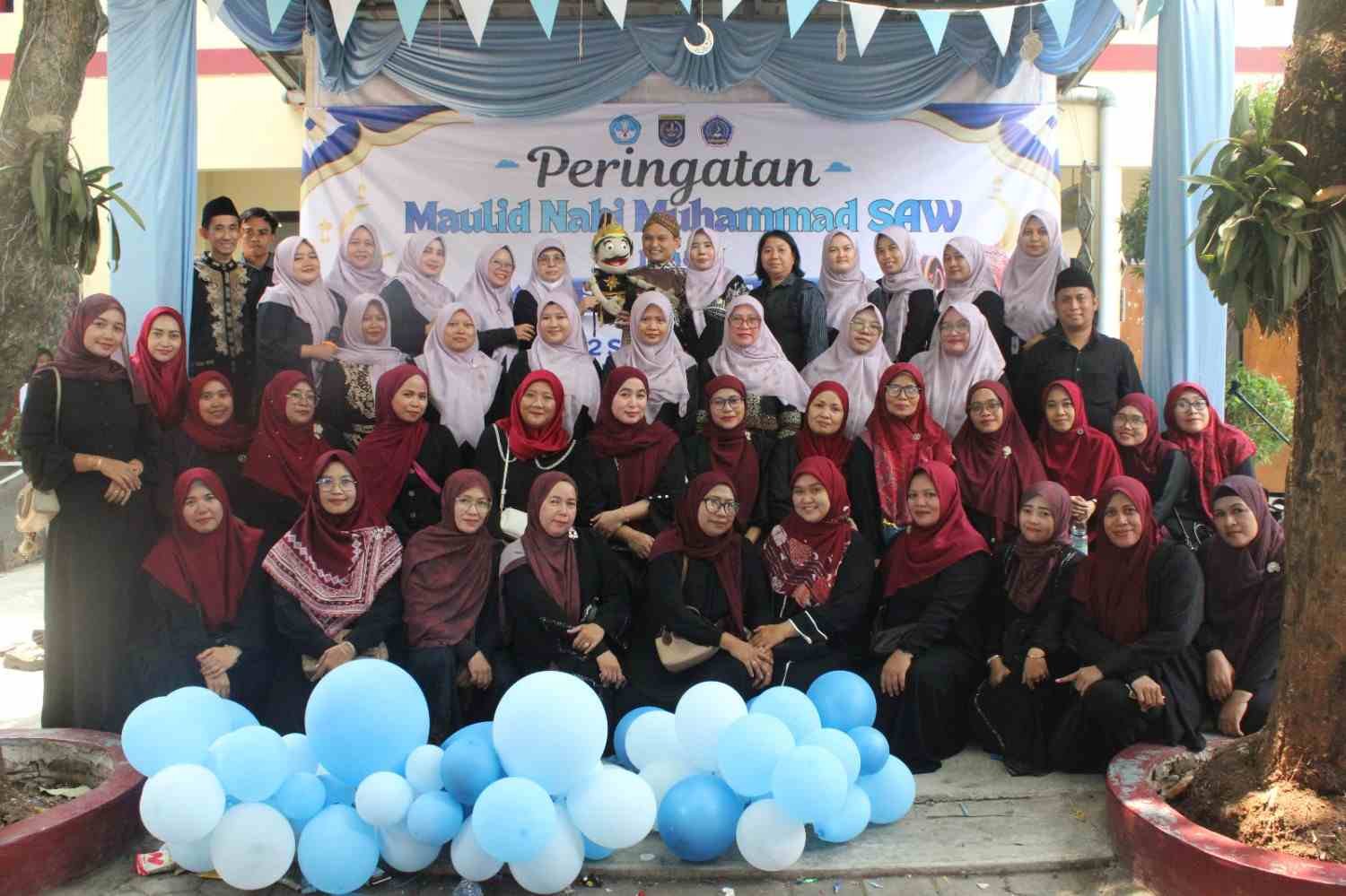SDN Cilangkap 8 Tanamkan Karakter Cerdas, Santun, dan Beriman Lewat Peringatan Maulid Nabi SDN Cilangkap 8 adakan maulid 2