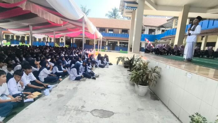 SMPN 14 Depok mengadakan maulid nabi 2