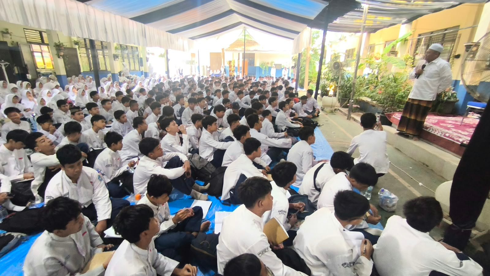 SMPN 16 Depok Perkuat Karakter Generasi Muda melalui Peringatan Maulid Nabi Muhammad SAW SMPN 16 Depok adakan maulid nabi 1