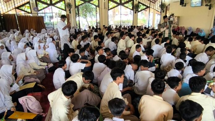SMPN 22 Depok adakan maulid nabi 1