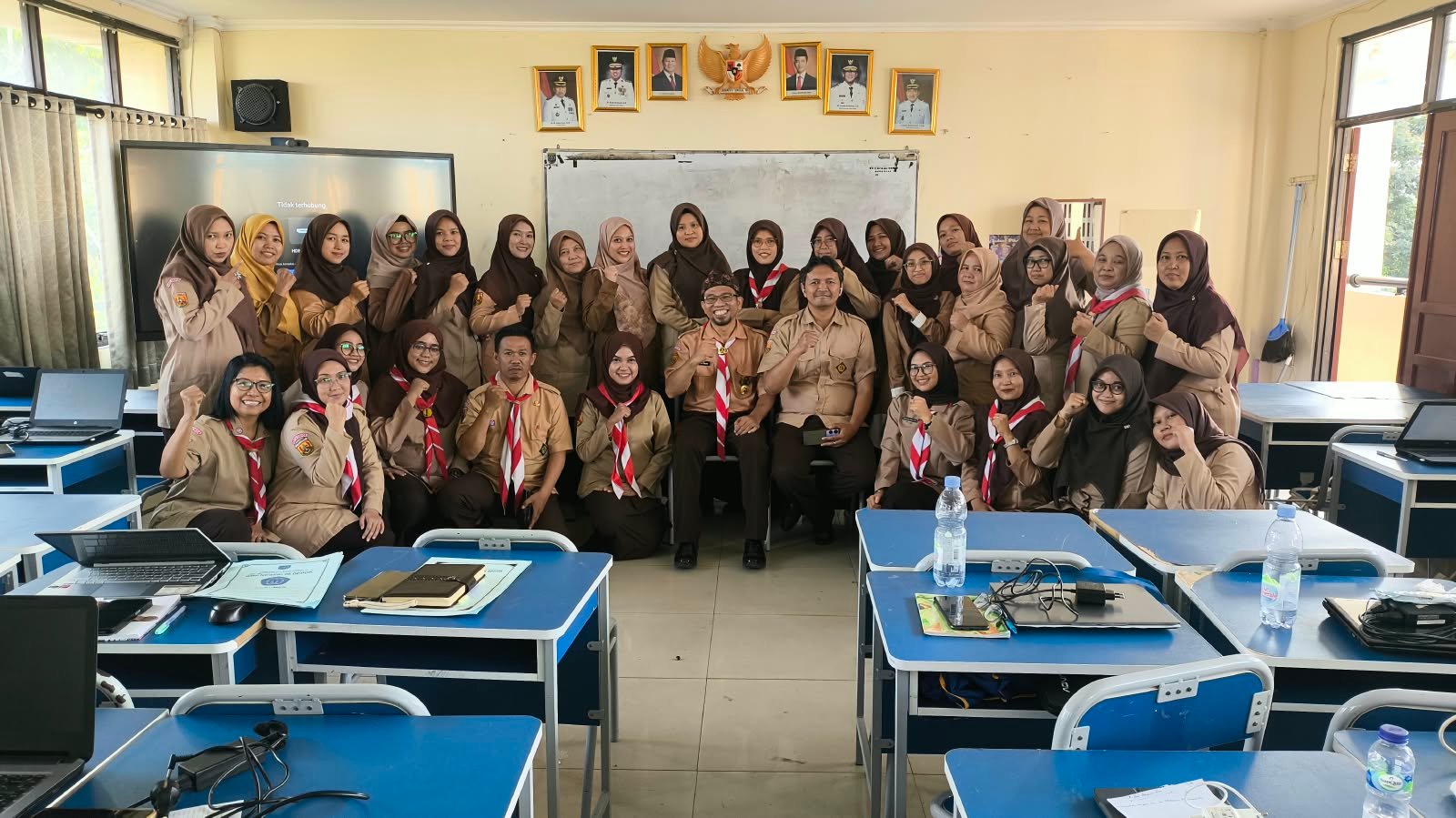 SMPN 26 Depok Gembleng Kompetensi Guru Lewat PID hingga Kecerdasan Buatan SMPN 26 Depok adakan pelatihan 1