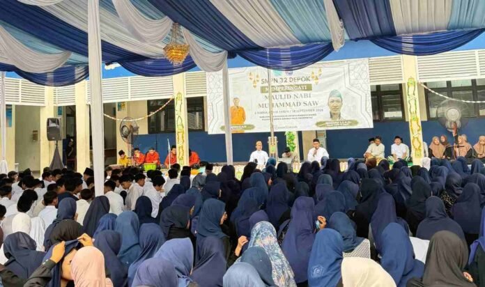 SMPN 32 Depok gelar maulid nabi 1