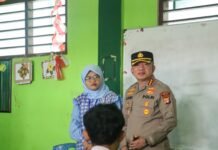 Sambangi Sekolah, Kapolres Depok Imbau Pelajar Tak Mudah Terprovokasi Demo