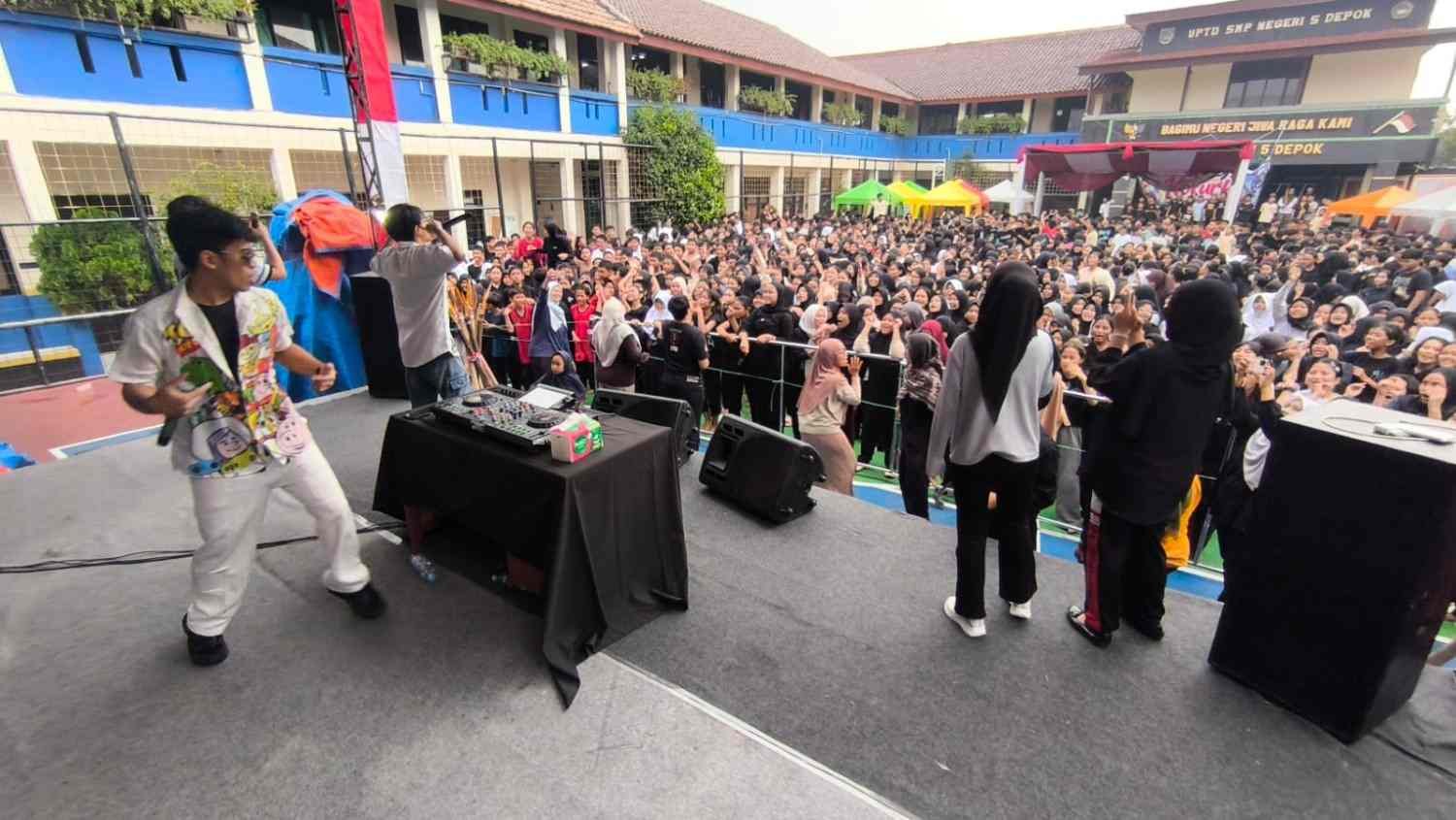 ‘Pentas Sejuta Aksi’ SMPN 5 Depok: Ketika 27 Provinsi Berpadu dalam Nada, Rasa, dan Karsa Pensi SMPN 5 Depok 3