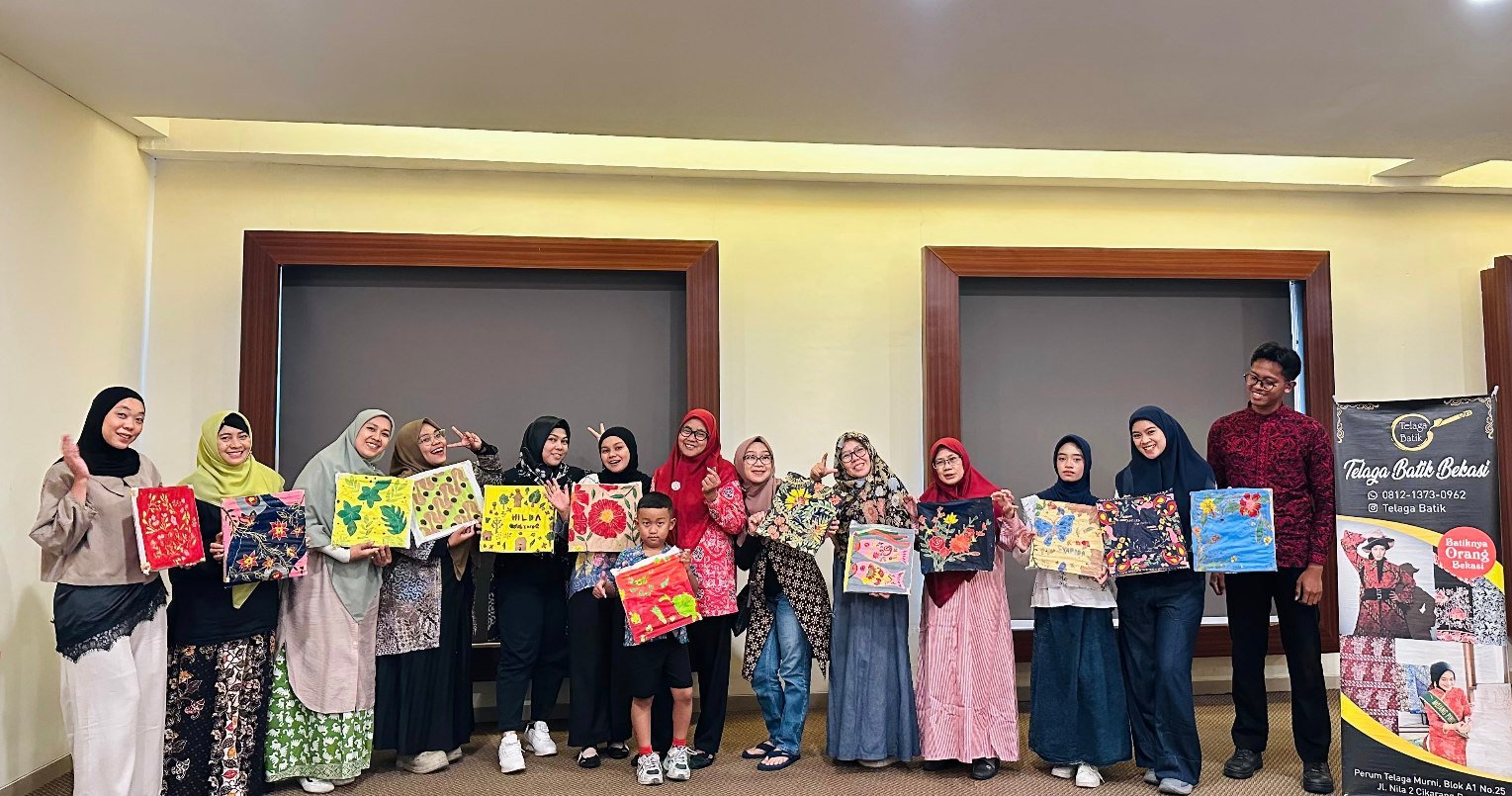 Hari Batik Nasional, PrimeBiz Hotel Cikarang Ajak Peserta Belajar Membatik Bersama Pengrajin Lokal