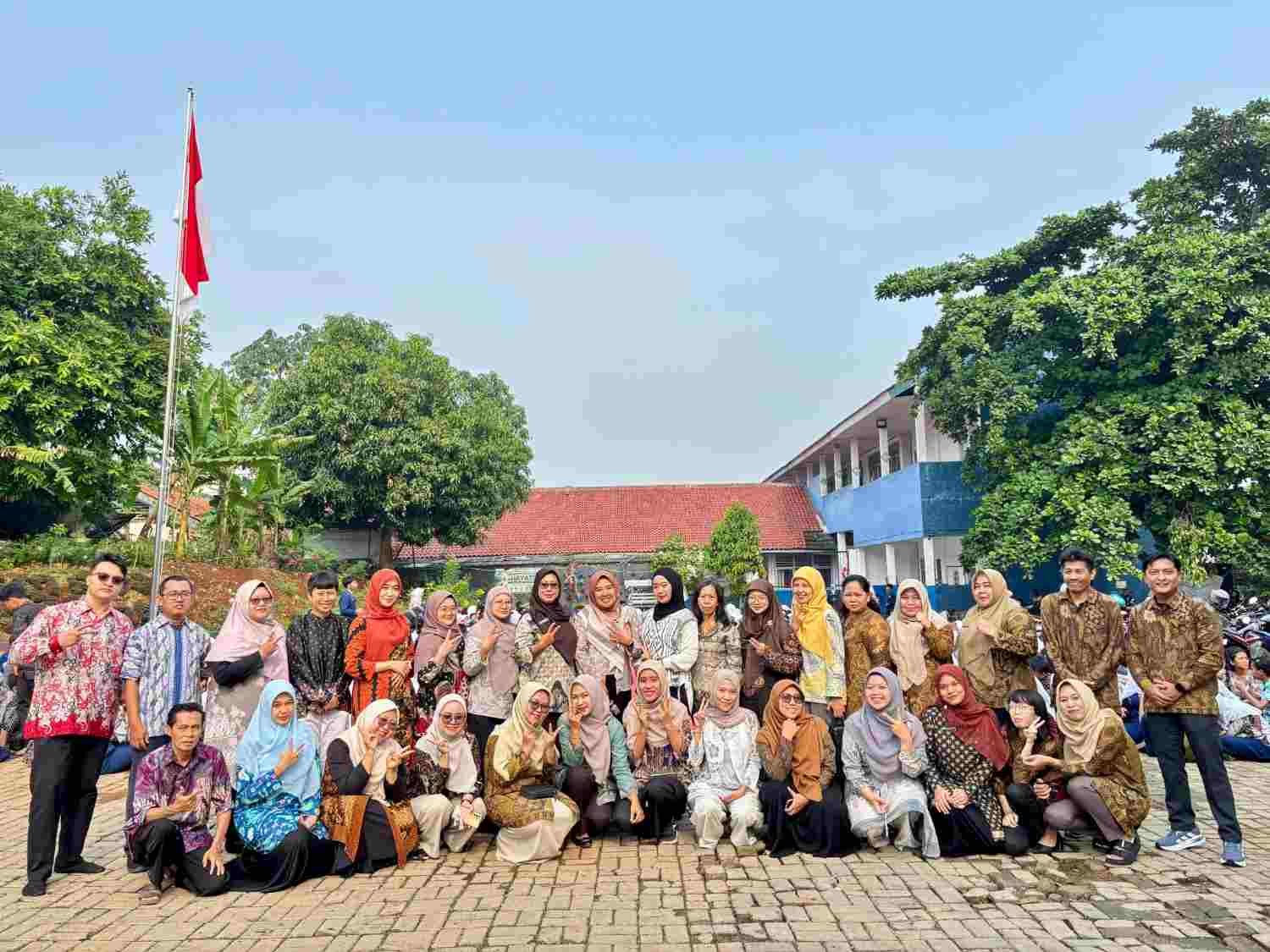 SMPN 22 Depok Semarakkan Hari Batik Nasional 2026 dengan “Bangtik” SMPN 22 Depok berbatik 3